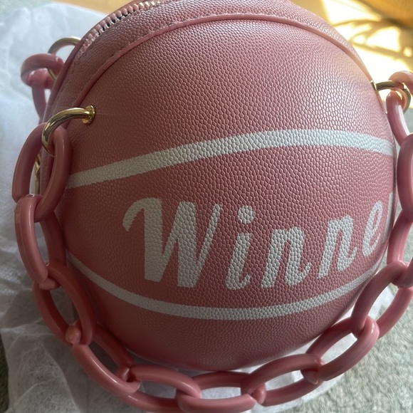ATL HOUSE WIVES CHIC’ Basketball Shaped Chain Bag - Picture 10 of 16